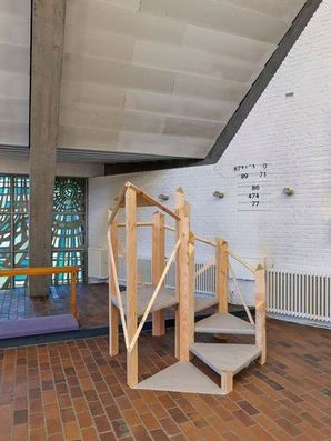 Kirkerum med prædikestol